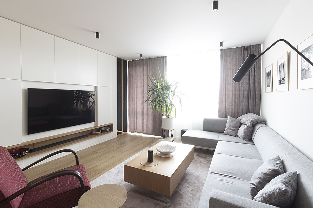 Design obývacího pokoje s konferenčním stolkem, pohovkou Noti a křeslem H269.